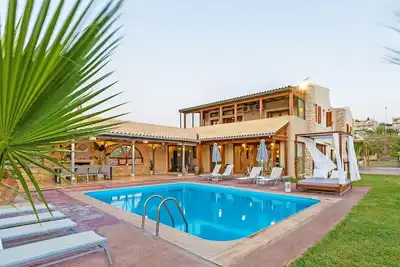 Image de 6 Bedroom, Beach Front, Great Views