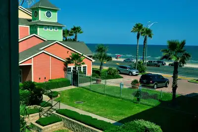 Image de Fun Getaway À La Plage! 2 piscines; Spa Chaud! Wifi! Balcon vue mer