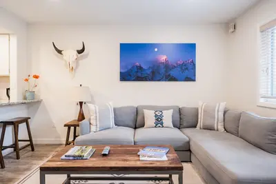 Image de Avant-poste: Pitchfork 2206 - Condo 3br