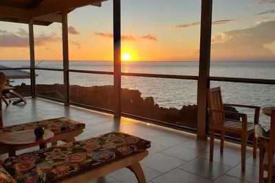 Image de Direct Oceanfront, maison personnalisée, design polynésien, voir Whales-Dolphins, bain de soleil