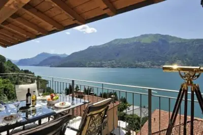 Image de Penthouse Appartement sur le lac de CĂ´me avec une vue magnifique le lac et montagne