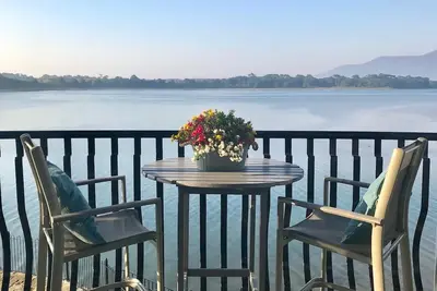 Image de Luxury bright, spacious, stylish apartment with stunning mountain & bay views