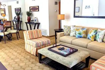 Image de Haut de gamme 2-Bed \/ 2-Bath Home à Prime Location. Marchez jusqu'au centre-ville de Casino. Wifi.