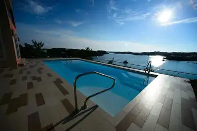 Image de Retraite sensuelle, élégante et chic (avec un chargeur Twizy sur place) ❤️