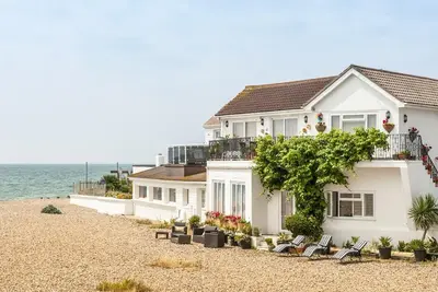 Image de Bella Vista est un magnifique appartement en bord de mer avec une vue imprenable sur la mer