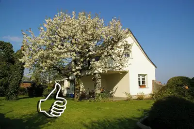 Image de Maison bien entretenue devant les portes de Dresde au milieu de la nature