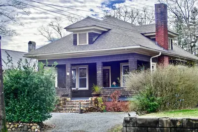 Image de Aimé et soigné! Bungalow moderne récemment rénové!