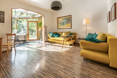 Image de Taunus appartement avec jardin, à la périphérie de la ville, véranda, terrasse avec piscine u. Jardin Sauna