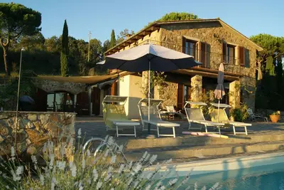 Image de Belle piscine en Toscane proche Sienne vue mer pour 9 : romantisme et cuisine