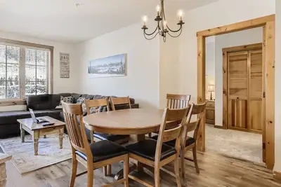 Image de Keystone - River Run Village. Dakota Lodge 2 Bed 2 Bath. 100 yds Ă Gondola