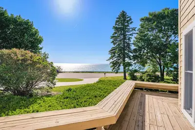 Image de Maison de luxe multifamiliale au bord du lac avec piscine chauffée. 18 couchages