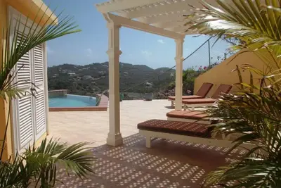Image de South Sea House Luxueux appartement n ° 1 à Cap Estate avec piscine privée et vue sur la mer