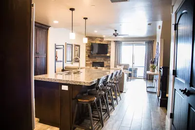 Image de New Luxury Park City - Spa privé, près des stations de ski, pistes cyclables et golf