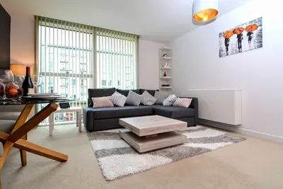 Image de Appartement moderne et élégant situé dans le centre-ville, à quelques pas de la gare