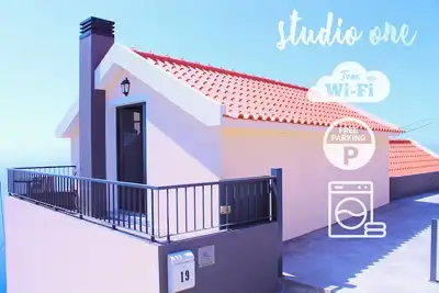 Image de Studio un | Vue sur l'océan | Retraite de couple budget parfait avec Wifi gratuit