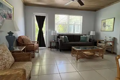 Image de 4 juillet spécial 1 bloc de Delray Beach Ocean 1/1 parc gratuit, piscine, Wifi, parc