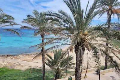 Image de Es Pujols: maison sur la mer
