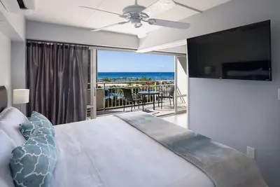 Entièrement rénové, 1 chambre à coucher haut de gamme Designer Remodel, vue directe sur l'océan et le lagon