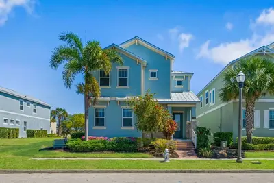 Image de 5/5. 5, piscine privée clôturée, 10 km de Disney, grill, moderne, accès gratuit au parc aquatique