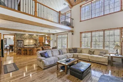 Image de Majestic Mountain Manor à 7 Springs - 7, 700 Sq. Ft! 6br 6ba (jusqu'à 30 personnes)