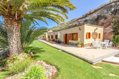 Image de Villa avec piscine, jardins et arbres fruitiers