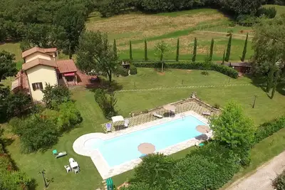 Villa vacances en Toscane avec piscine, 7 chambres/ bain, jardin, cuisine, A. C.