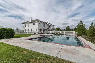 Image de Domaine viticole haut de gamme de luxe | 5 acres | Piscine | ** Rabais de 200 $ avec séjour de 7 nuits **