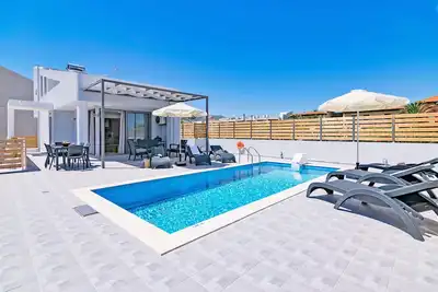 Image de Modern Beachfront villa, No car needed 6