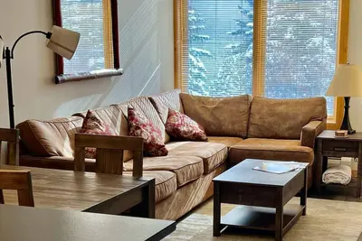 Image de Slopeside Condo - Prix avantageux au centre du village (Tucker Mountain Lodge)