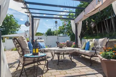 Image de Belle et paisible station de vacances comme la maison de niveau partagé pour les non-fumeurs seulement