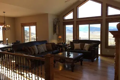 Image de 6 téléviseurs! , À 5 minutes de Granby Ranch, à 18 minutes de Winter Park, vues magnifiques