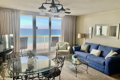 Image de Beach Front Condo au Pelican Beach Resort. Parfait pour une escapade à la plage de rêve