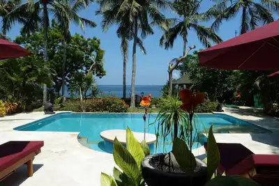 Image de Villa en bord de mer dans un endroit calme et récemment rénové, petit déjeuner compris!