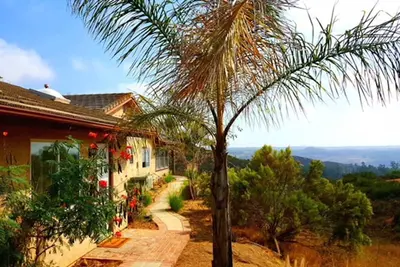 Image de Maison de location à court et long terme avec une vue imprenable! ! !