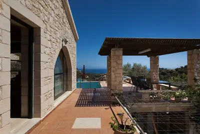 Image de Bio-Energy ~ Villa \"Antonis\" ~ Des vues fantastiques sur les montagnes et la mer ~