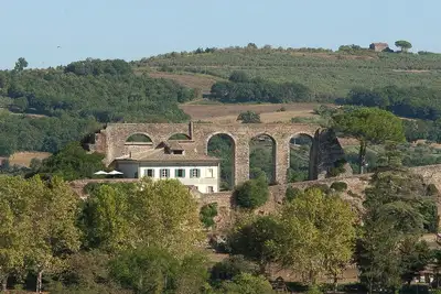 Image de Vivre dans une propriété historique unique à proximité de Rome, Ombrie et Tus
