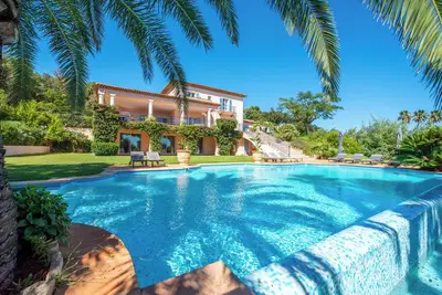 Image de Villa 16 pers climatisée vue mer Saint-Tropez, piscine, proche Golf Tennis Padel