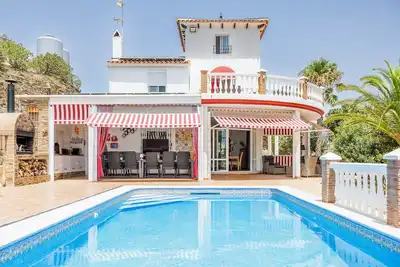 Image de Villa de luxe pour familles et groupes jusqu'à 14 personnes.