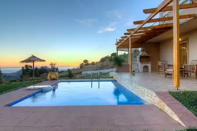 Image de Villa Despina 2 avec piscine privée et jardin / sauna