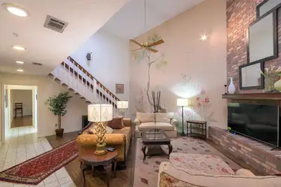 Image de Heart of Uptown Juste un pâté de maisons de St. Avenue Charles