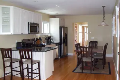 Image de West End Spacieux Condo Pet Friendly avec Waterviews