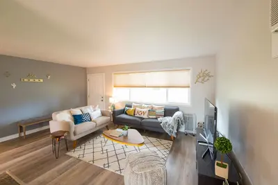 Image de Super emplacement idéal côté ouest avec 3br 2bath