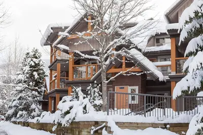 Image de Belle Whistler Townhouse - Whistler Village - Entièrement rénové avec piscine chauffée