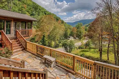 Image de Réservez dès maintenant pour 2019 ~ Lodge de luxe ~ Creek & Mountain View
