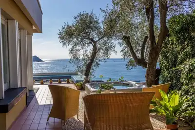 Image de villa avec vue sur la mer, jacuzzi, air conditionné, ascenseur