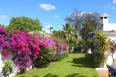 Image de 1750m2, piscine privée, 350m de la plage, villa familiale