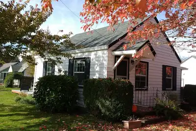 Image de Magnifiquement Rénové Wine Country Cottage