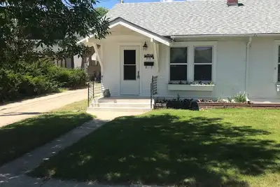 Image de Emplacement, emplacement, emplacement. Cette location de vacances est à un pâté de maisons de Main St