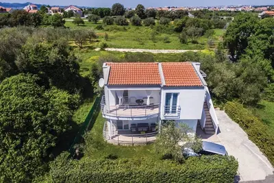 Image de Maison de vacances spacieuse à Bibinje avec jardin