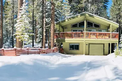 Paisible South Lake Tahoe Chalet. Marcher vers les sentiers. 10 min de Heavenly et du centre-ville